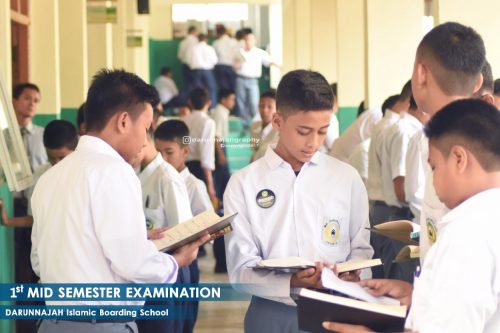 Semangat Belajar Santri Darunnajah Jakarta Dalam Rangka Ujian Mid Semester 1