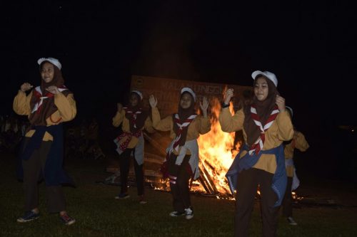 Banyak pendidikan Yang Terkandung Dalam Kegiatan Api Unggun