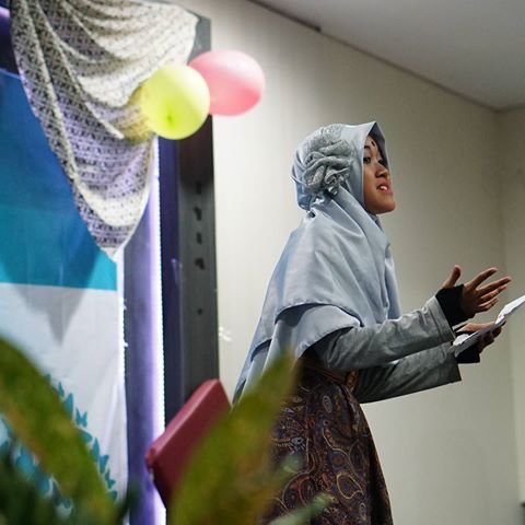Gestur tubuh akan menjadi perhatian bagi pendengar