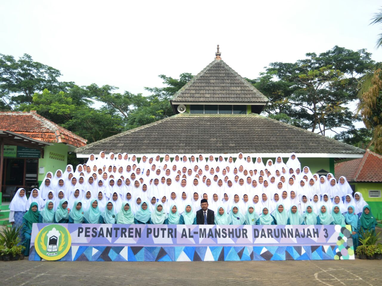 Perfotoan pondok seluruh santri dan dewan guru