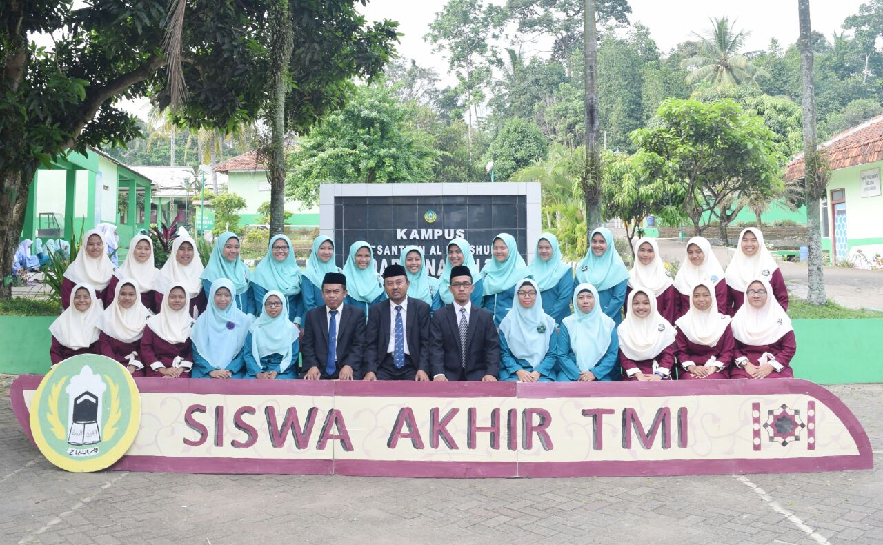 Perfotoan pondok kelas 6 TMI