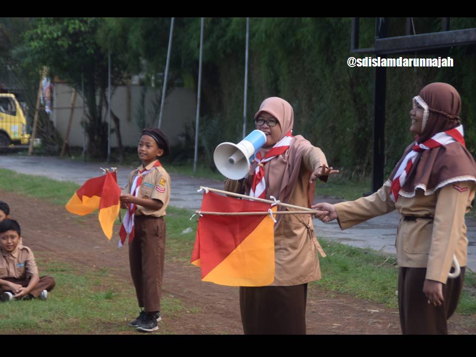 Melatih Skill Semapore di Pramuka