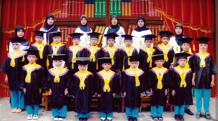 Wisuda pendidikan dasar anak usia dini