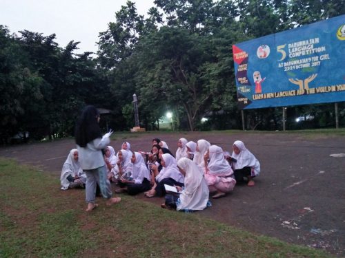 Bahasa mahkota dunia santri belajar bahasa Merupakan kegiatan wajib