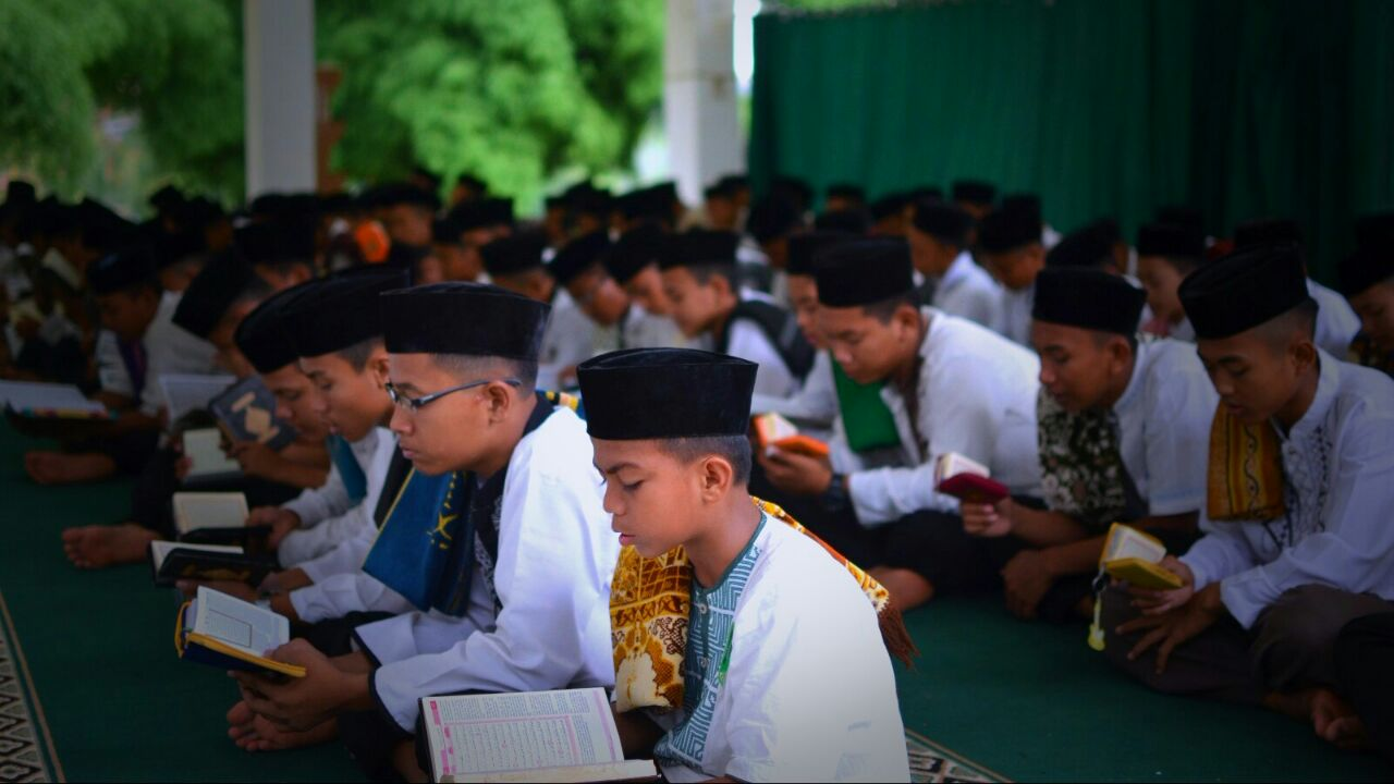 Adab membaca dan menghafalkan qur’an