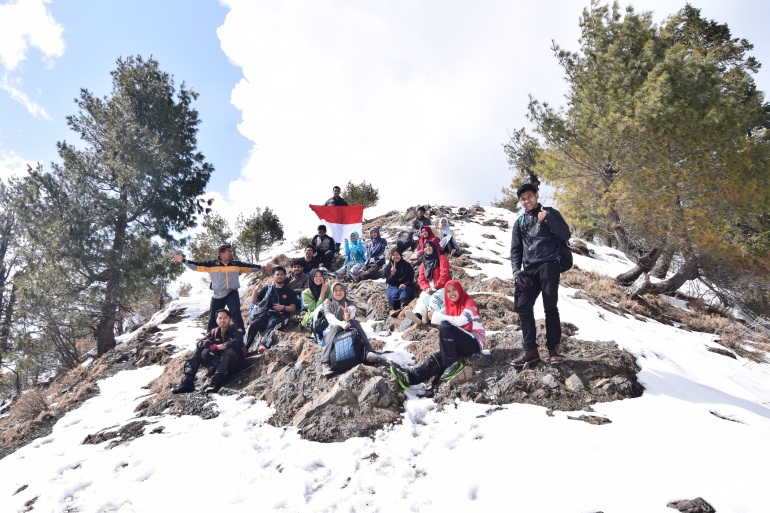 Hiking Gunung Miranjani