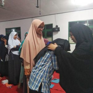 Tashofahan para Ustadzah dengan narasumber