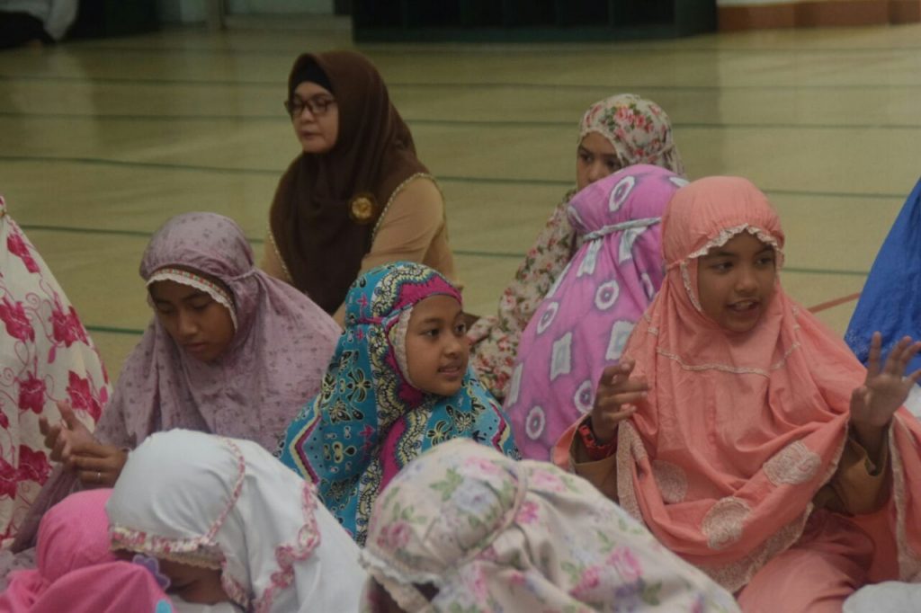 bergaul dengan orang orang sholeh akan menambah iman kita