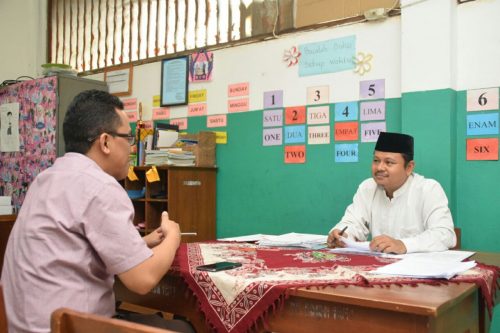 Wawancara dengan orang tua calon siswa baru