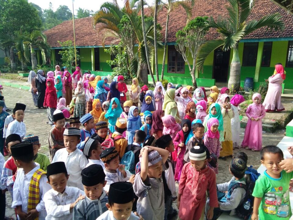Pengarahan sebelum pawai peringati hari kartini