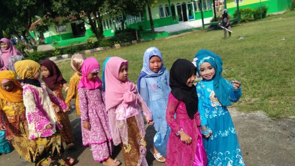 Pawai dalam peringatan hari kartini