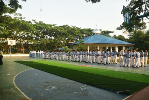 Penyerahan Wakaf Rumput Sintetis Dari Santri Kelas 6 TMI