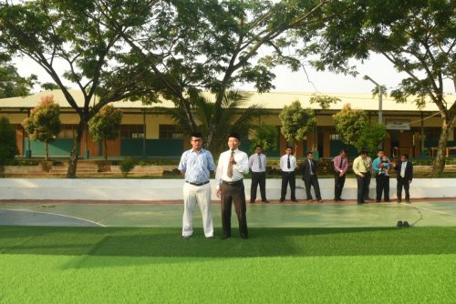 Penyerahan Wakaf Rumput Sintetis Dari Santri Kelas 6 TMI