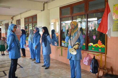 Upacara Bendera Hari Pendidikan Nasional 2 Mei 2018 di TK Islam Darunnajah