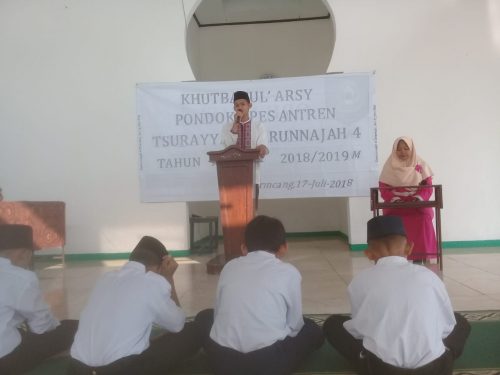 Suasana Khutbatul 'Arsy Santri Pondok Pesantren Tsuarayya Darunnajah 4 (4)