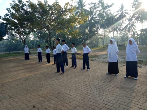 Upacara Bendera Merah Putih Hari Senin