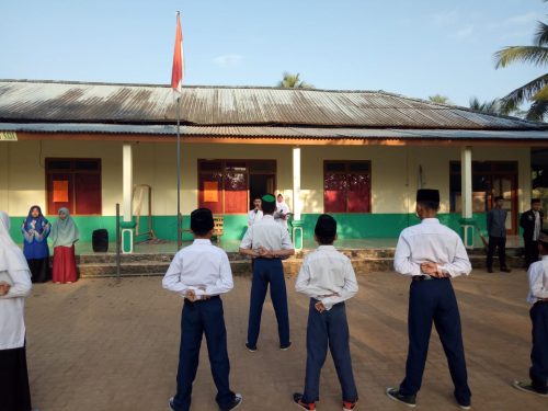 Upacara Bendera Merah Putih Hari Senin