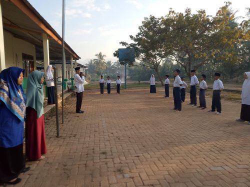 Upacara Bendera Merah Putih Hari Senin