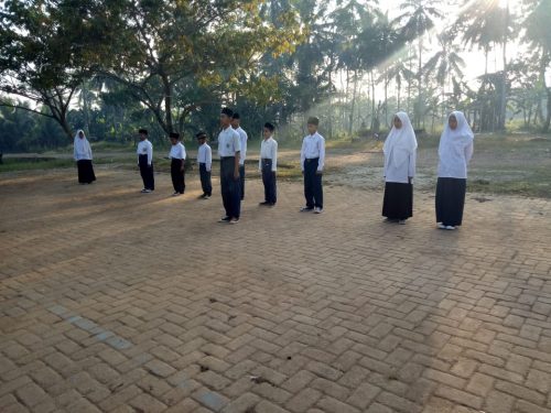 Upacara Bendera Merah Putih Hari Senin