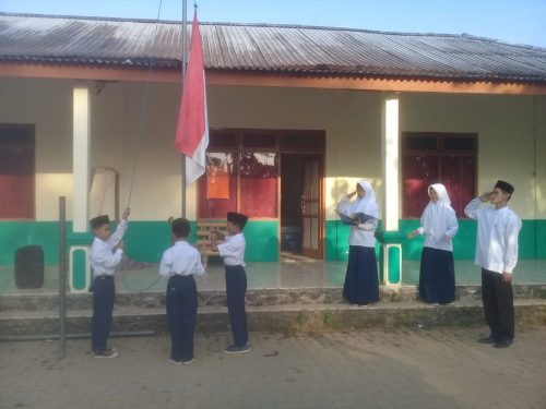 Upacara Bendera Merah Putih Hari Senin