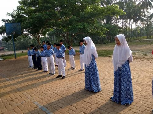 Ujian Mid Semester Santri Tarbiyatul Miu'allimin Wal Muallimat Al Islamiyah Pon.Pes Tsurayya Darunnajah 4