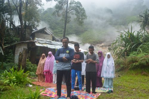 Sholat berjamaah Darunnajah 5