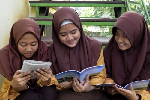 Santri putri Al-Hasanah Darunnajah 9 Pamulang