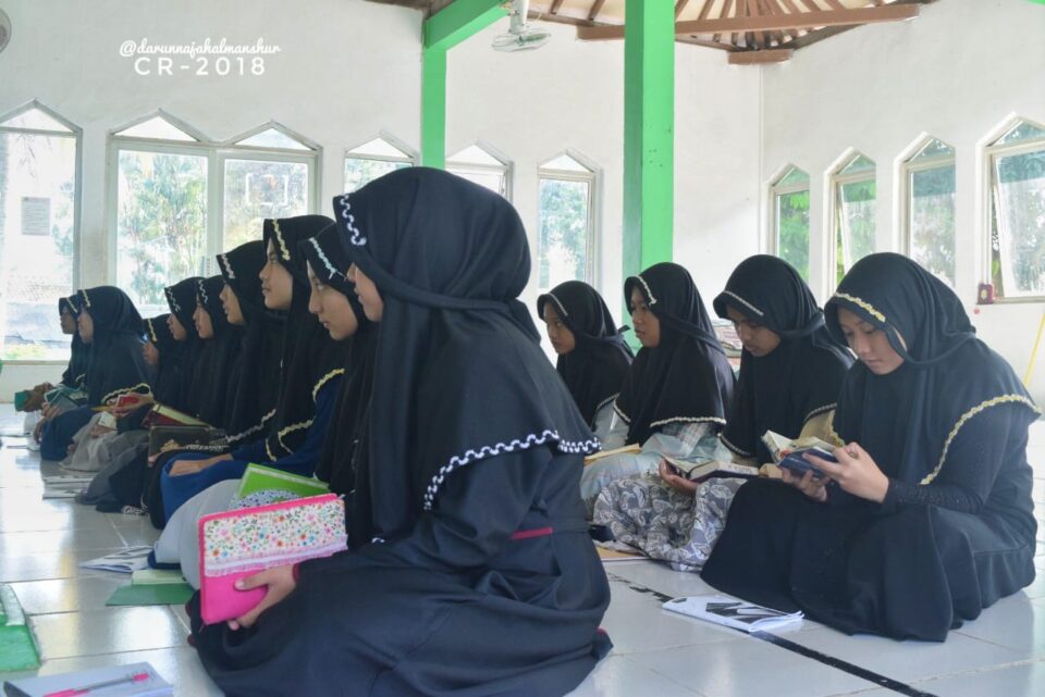 Santri Penghafal Al-Qur'an