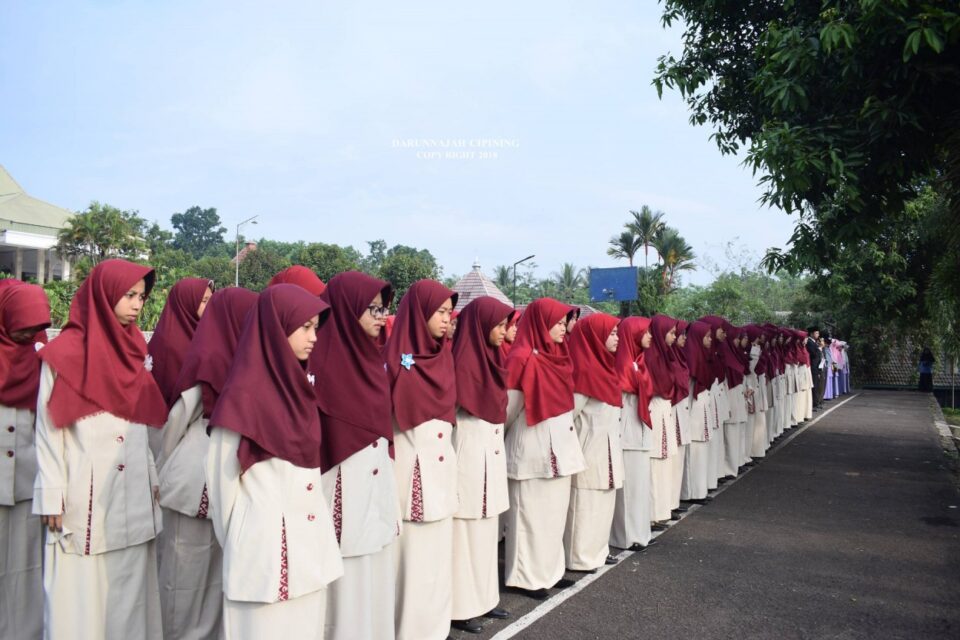 Kegiatan Santri Kelas Akhir 6 TMI Saat Ujian Semester 1