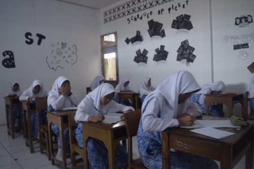 Kegiatan Ujian Tulis Santriwati Kelas 6 TMI Di Al-Hasanah Darunnajah 9 Pamulang. 16/11/18