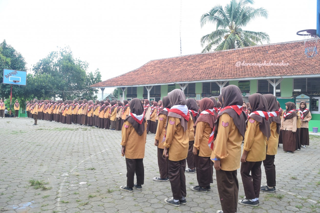 Seluruh Santri Ikuti Kegiatan Ekstrakurikuler Pramuka