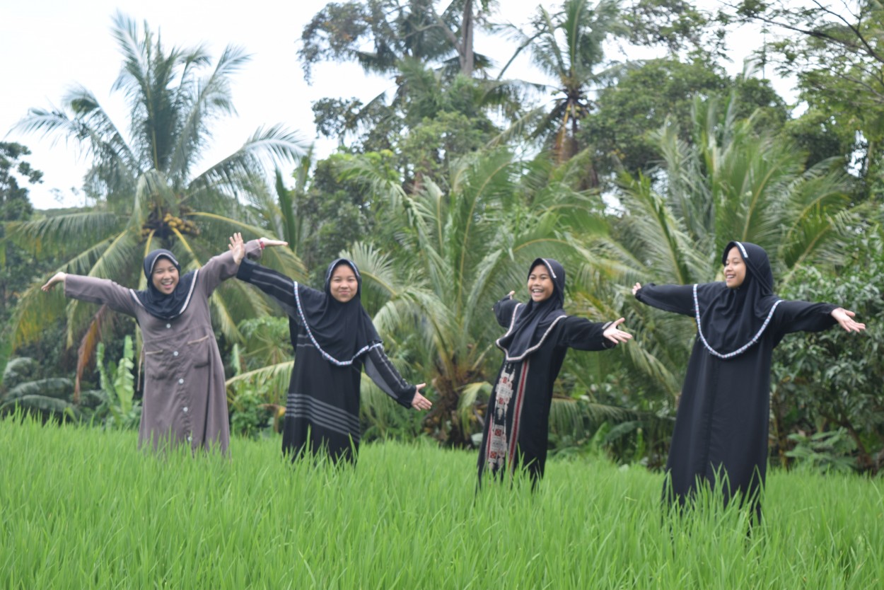 Kami bangga menjadi santri