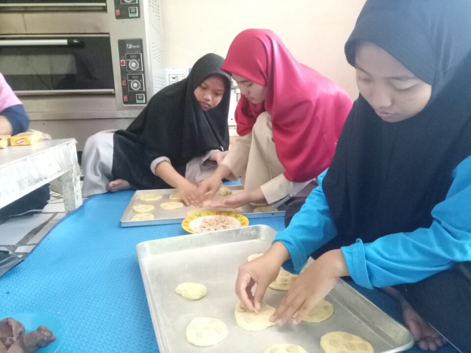 Kegiatan Santri Kelas Akhir 6 TMI Saat Ujian Semester 1