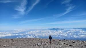 Puncak Gunung semeru adalah puncak yang tertinggi di pulau jawa