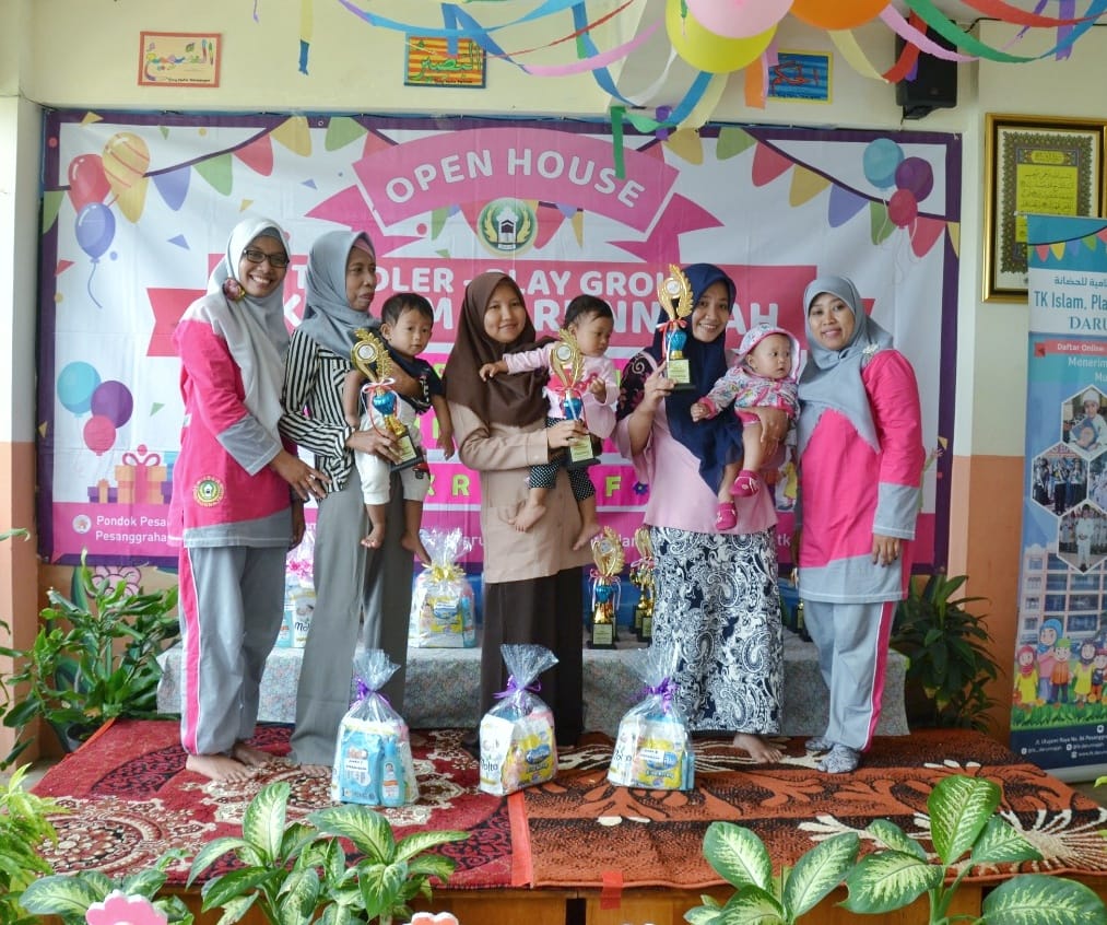 Pembagian Hadiah Lomba Open House di TK Islam Darunnajah Jakarta