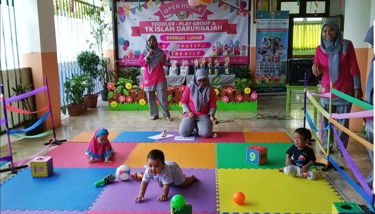 Kegiatan Lomba Merangkak