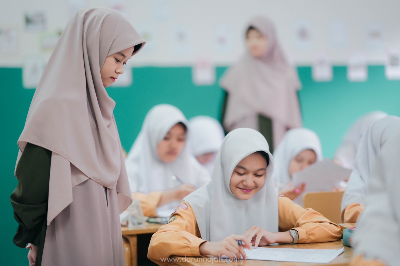 Ujian Tulis Di Pondok Pesantren Darunnajah Menggali Nilai Kehidupan