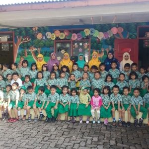 Rentetan kegiatan semester I di Sekolah Tk Islam Daud Ali Darunnajah 10 jl. H.Gari Rt/rw 01/003 Pesanggrahan Jakarta Selatan diakhiri dengan pembagian nilai prestasi anak (raport), hari Jum'at 18 Desember 2015. Seluruh wali murid berdatangan menuju sekolah bertemu dengan wali kelas putra-putrinya masing-masing dari 08.00-11.00WIB. Pembagian hasil belajar anak betujuan agar para wali murid mengetahui perkembangan anak. Semoga seluruh siswa-siswi mendapatkan hasil yang baik. Amin.....