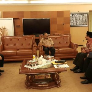 Ketua Yayasan Darunnajah Bidang Pesantren Saat Berbincang Hangat Dengan Kapolri Badroddin Haiti di Mabes Polri Jaksel