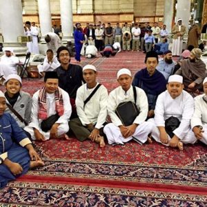 Karyawan-Karyawan Darunnajah Yang Berprestasi Diberangkatkan Umrah Oleh Pesantren