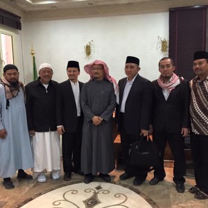 Silaturrahim Pimpinan Pondok Pesantren Darunnajah, Ust. Dr. KH. Sofwan Manaf dengan Wakil Rektor Universitas Islam Madinah, Fadhilatusy Syaikh Prof. Dr. Mahmud bin Abdurrahman Qodah