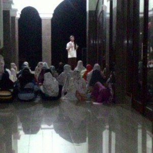 Setiap malam diadakan Bimbingan Belajar untuk santri kelas 3 dan kelas 6 Tarbiyatul Mu'allimin Wal Mu'allimat Al Islamiyah Pondok Pesantren An Nahl Darunnajah 5, dikarenakan mereka akan segera menghadapi ujian yang akan diadakan pada bulan maret untuk kelas 6 TMI dan bulan april untuk kelas 3 TMI. Santri kelas 3 dan 6 TMI mempersiapkan ujiannya tidak hanya dengan belajar tetapi juga beramai ramai melaksanakan shalat sunah duha dan tahajud. "Sholat dan belajar saja belum cukup bagi kami, di setiap selesai shalat kami selalu berdoa kepada Allah SWT agar ujian kami di lancarkan, dan kami dapat mengisi lembar soal dengan mudah" kata Indriani Kartika Putri, santriwati kelas 3 TMI.\