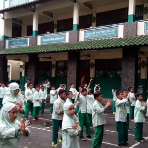 Senam Sehat Gembira Jum'at Pagi SD Islam Darunnajah