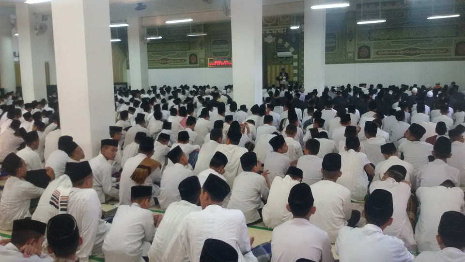 Sholat Gerhana Matahari Di Masjid Jami' Darunnajah Jakarta