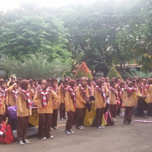 Pemberangkatan Pramuka Putri Darunnajah Jakarta menuju Bumi Perkemahan Darunnajah 2 di Cipining Bogor