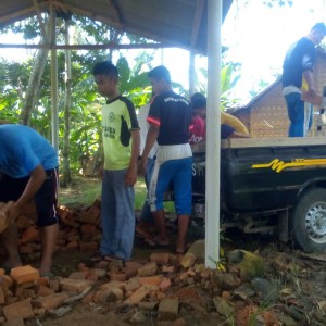 Gotong Royong Membangun Pondok Pesantren