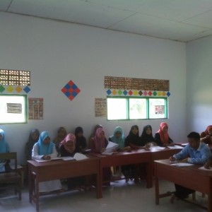 Setalah kemarin pembukaan Workshop dengan tema membuat kisi-kisi soal Ulangan, Mid dan semeteran dan hari sabtu 30 April 2016, Workshop dilanjutkan kembali dengan tema Supervisi dalam dunia pendidikan Supervisi bisa diartikan dengan tuntunan atau bimbingan untuk pendidik agar menjadi lebih baik dalam menyalurkan pembelajaran kepada pesarta didik. Dalam kegiatan ini yang menjadi pemateri atau Supervisior adalah Al-ustad Subadi SW, M.Pd., beliau adalah Pengawas TK dan SD darunnajah Ulujami, acara supervisi ini juga menjadi acara Penutupan Workshop ini.dan yang menjadi Peserta dalam Supervisi ini adalah Dewan Guru MI Pondok Pesantren An-nahl Darunnajah Semoga dengan diadakannya Workshop ini pendidikan di Pondok Pesantren An-nahl Semkin maju dan terus meningkat. AMIN