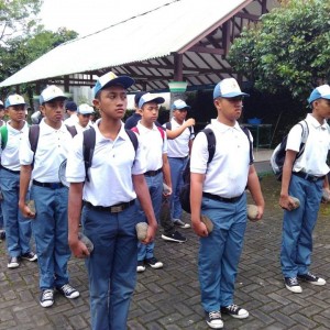 Pelatihan Pasukan Pengibar Bendera (Paskibra) Pondok Pesantren Darunnajah