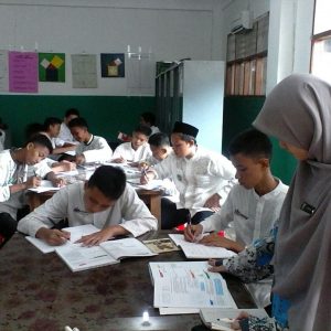 Studi Banding Guru dari Malaysia di laboratorium Matematika