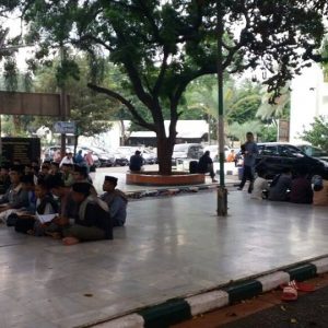 Santri Darunnajah Jakarta menunggu waktu Maghrib, buka puasa